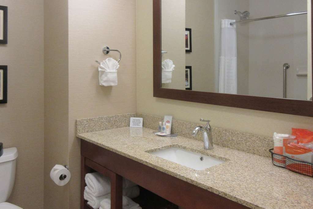 Comfort Inn & Suites Logan Near University Habitación foto